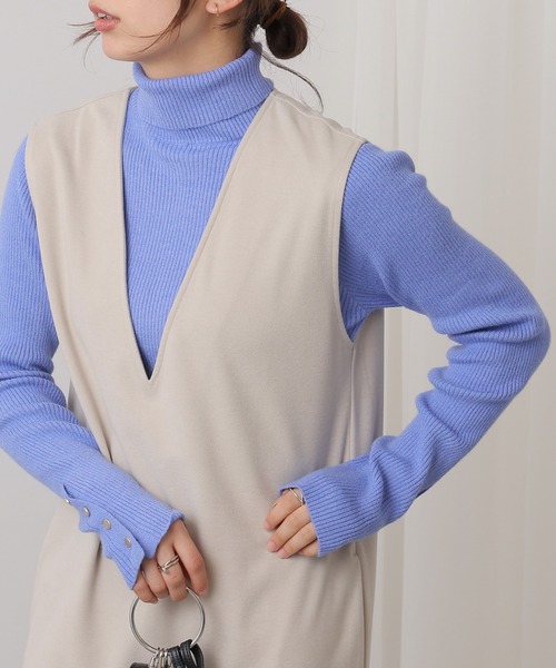 frames RAY CASSIN（フレームスレイカズン）の「着回し力に優れた万能アイテム。袖口ボタン2WAYリブタートルニットプルオーバー（ニット/セーター・レディース・ライトグレー/オフホワイト/レッド系/ブルー/グリーン/ブラック/ライトカーキ/イエロー/レッド/ブラウン/ホワイト系その他/サックスブルー系/ベージュ・FREE）」の19枚目の写真