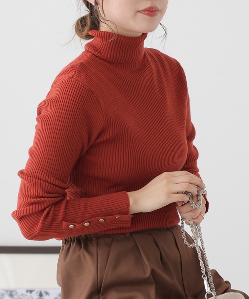 frames RAY CASSIN（フレームスレイカズン）の「着回し力に優れた万能アイテム。袖口ボタン2WAYリブタートルニットプルオーバー（ニット/セーター・レディース・ライトグレー/オフホワイト/レッド系/ブルー/グリーン/ブラック/ライトカーキ/イエロー/レッド/ブラウン/ホワイト系その他/サックスブルー系/ベージュ・FREE）」の21枚目の写真