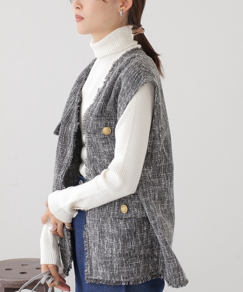 frames RAY CASSIN（フレームスレイカズン）の「着回し力に優れた万能アイテム。袖口ボタン2WAYリブタートルニットプルオーバー（ニット/セーター・レディース・ライトグレー/オフホワイト/レッド系/ブルー/グリーン/ブラック/ライトカーキ/イエロー/レッド/ブラウン/ホワイト系その他/サックスブルー系/ベージュ・FREE）」の14枚目の写真