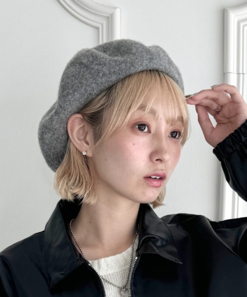 Loueme（ルエム）の「【14色展開】ベーシックベレー帽（ハンチング/ベレー帽・レディース・モカ/アイボリー/レッド/ベージュ/サックスブルー/ピンク/ライトグレー/ホワイト/ライトグリーン/ブラック/ピンク系その他/ブラウン/チャコールグレー/イエロー/ラベンダー/グレー/ネイビー・FREE）」の6枚目の写真