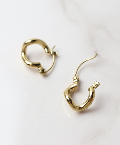 ieLS（イエルズ）の「金属アレルギー対応「ieLS] ステンレス　ツイストフープピアス（ピアス（両耳用）・レディース・ゴールド/シルバー・ONE SIZE）」の4枚目の写真