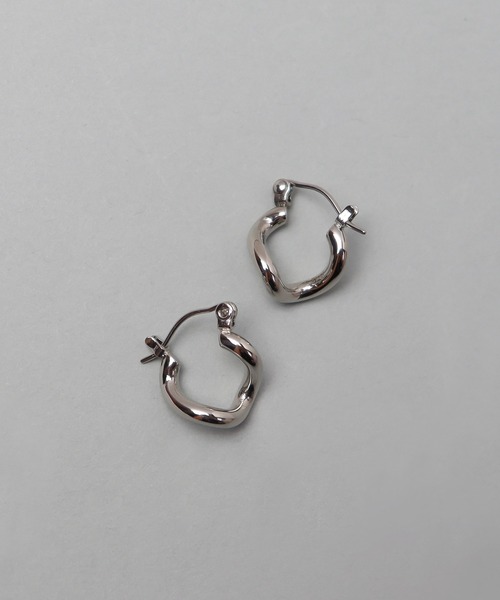 ieLS（イエルズ）の「金属アレルギー対応「ieLS] ステンレス　ツイストフープピアス（ピアス（両耳用）・レディース・ゴールド/シルバー・ONE SIZE）」の7枚目の写真