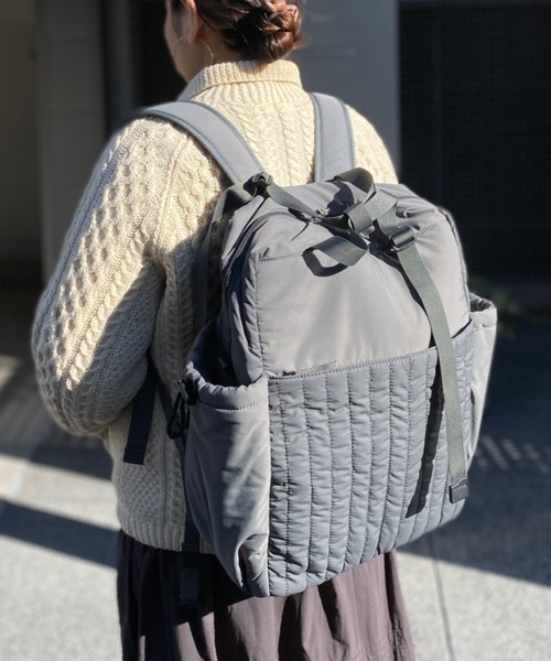 SOLPRESA（ソルプレーサ）の「●【弱撥水加工】１３ポケット軽量3WAY キルティングリュック（バックパック/リュック・レディース・チャコールグレー/カーキ/ブラック/グレイッシュベージュ/ホワイト・ONE SIZE）」の16枚目の写真