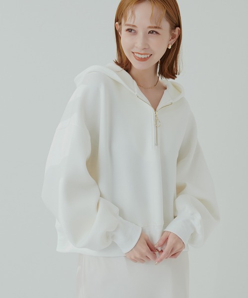 natural couture（ナチュラルクチュール）の「ハーフZIPダンボールショート丈プルパーカー（パーカー・レディース・ブラック/オフホワイト/ブルー/ベージュ・FREE）」の2枚目の写真