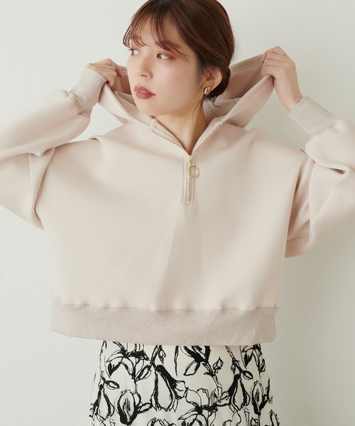 natural couture（ナチュラルクチュール）の「ハーフZIPダンボールショート丈プルパーカー（パーカー・レディース・ブラック/オフホワイト/ブルー/ベージュ・FREE）」の17枚目の写真