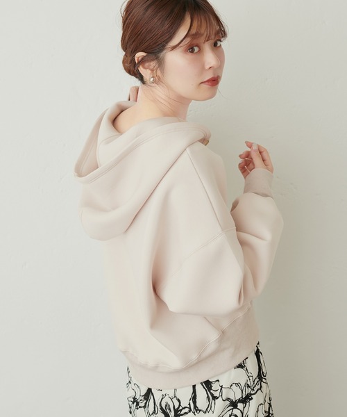 natural couture（ナチュラルクチュール）の「ハーフZIPダンボールショート丈プルパーカー（パーカー・レディース・ブラック/オフホワイト/ブルー/ベージュ・FREE）」の19枚目の写真