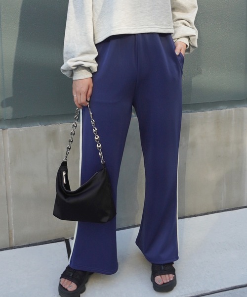 almo（アルモ）の「サイドライントラックワイドフレアパンツ/ジャージ