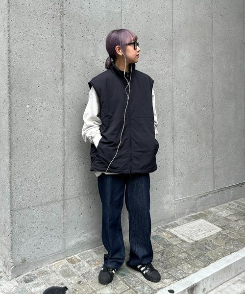 CIAOPANIC TYPY（チャオパニックティピー）の「【ユニセックス】スタンドネックドロストパフナイロンベスト（セットアップ対応）（ベスト・メンズ・ブラック/チャコールグレー・LARGE/MEDIUM）」の4枚目の写真