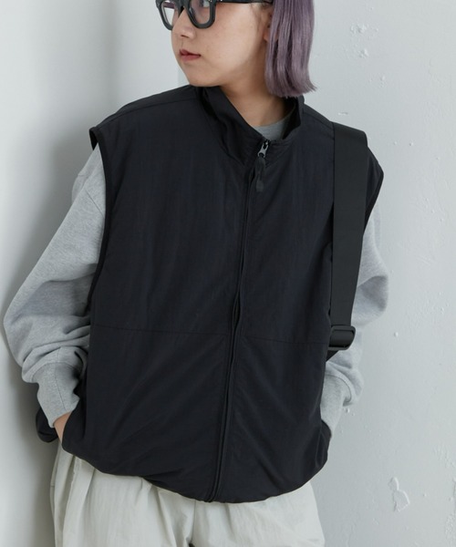 CIAOPANIC TYPY（チャオパニックティピー）の「【ユニセックス】スタンドネックドロストパフナイロンベスト（セットアップ対応）（ベスト・メンズ・ブラック/チャコールグレー・LARGE/MEDIUM）」の5枚目の写真