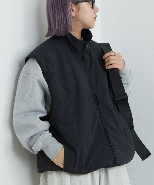 CIAOPANIC TYPY（チャオパニックティピー）の「【ユニセックス】スタンドネックドロストパフナイロンベスト（セットアップ対応）（ベスト・メンズ・ブラック/チャコールグレー・LARGE/MEDIUM）」の7枚目の写真