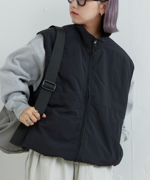 CIAOPANIC TYPY（チャオパニックティピー）の「【ユニセックス】スタンドネックドロストパフナイロンベスト（セットアップ対応）（ベスト・メンズ・ブラック/チャコールグレー・LARGE/MEDIUM）」の8枚目の写真
