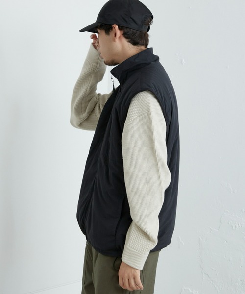 CIAOPANIC TYPY（チャオパニックティピー）の「【ユニセックス】スタンドネックドロストパフナイロンベスト（セットアップ対応）（ベスト・メンズ・ブラック/チャコールグレー・LARGE/MEDIUM）」の16枚目の写真