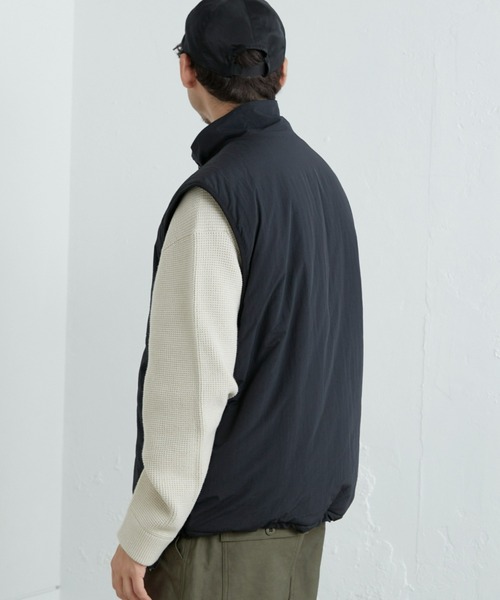 CIAOPANIC TYPY（チャオパニックティピー）の「【ユニセックス】スタンドネックドロストパフナイロンベスト（セットアップ対応）（ベスト・メンズ・ブラック/チャコールグレー・LARGE/MEDIUM）」の17枚目の写真