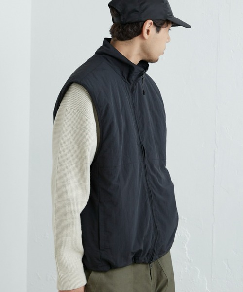 CIAOPANIC TYPY（チャオパニックティピー）の「【ユニセックス】スタンドネックドロストパフナイロンベスト（セットアップ対応）（ベスト・メンズ・ブラック/チャコールグレー・LARGE/MEDIUM）」の19枚目の写真