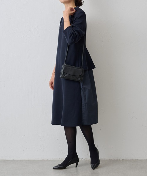 BEARDSLEY バックペプラムフリルワンピース　ネイビー　新品 BEARDSLEY（ビアズリー）の「バックペプラムフリルワンピース