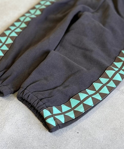 BIG FIELD（ビッグフィールド）の「トライアングルスウェットパンツ（80～150cm）（スウェットパンツ・キッズ・チャコール/ブラウン/エメラルド・100/130/140/90/120/95/150/80/110）」の22枚目の写真