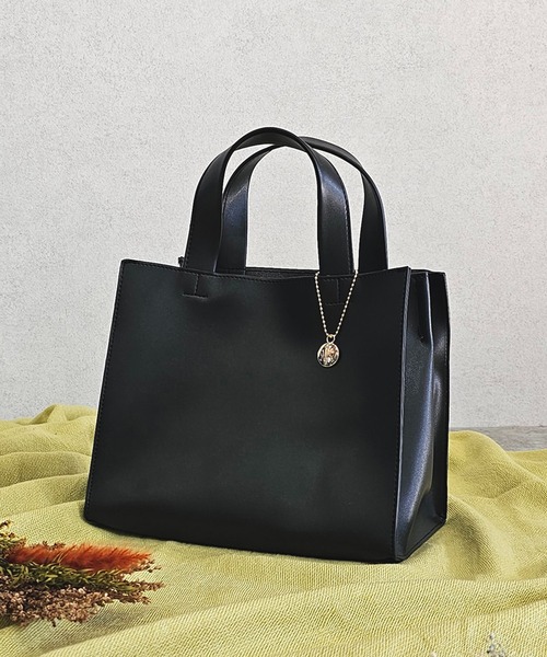 RICKERS（リッカーズ）の「【RICKERS/リッカーズ】チャーム付き PUレザー スクエア ミニトートバッグ（ショルダーバッグ・レディース・イエロー/ブラック/アイボリー/ターコイズブルー/ダークグリーン/キャメル・FREE）」の3枚目の写真