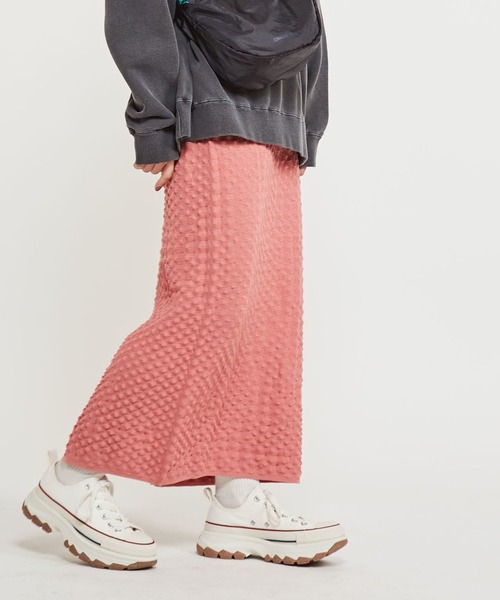 CONVERSE TOKYO(コンバーストウキョウ)の「POPCORN KNIT NARROW SKIRT(スカート・レディース・ブラック/ブルー/ピンク・FREE)」の2枚目の写真