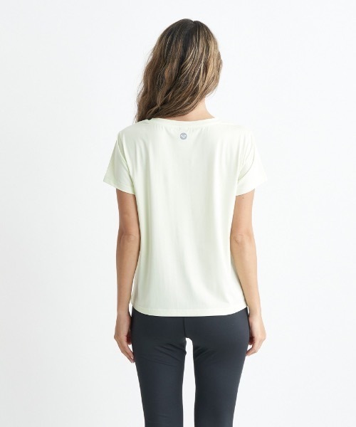 ROXY(ロキシー)の「ONESELF/ロキシー速乾UVカット付きボックスシルエットロゴプリントフィットネスカットソー(Tシャツ/カットソー・レディース・パープル/グリーン/ホワイト/グレー/ブラック・LARGE/MEDIUM/SMALL)」の17枚目の写真