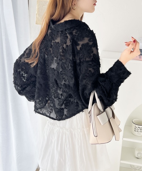 mily bilet(ミウィビレット)の「【mily bilet】1枚で華やか。シャギーシアージャガードクロップドシャツ(シャツ/ブラウス・レディース・ブラック/アイボリー・LARGE/MEDIUM/SMALL/X-LARGE)」の6枚目の写真