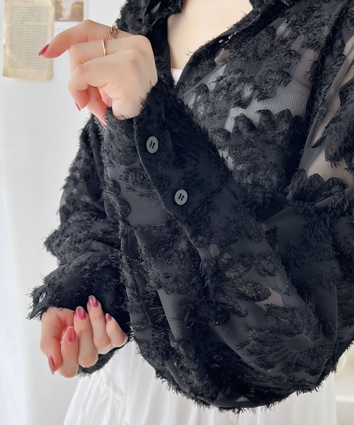 mily bilet(ミウィビレット)の「【mily bilet】1枚で華やか。シャギーシアージャガードクロップドシャツ(シャツ/ブラウス・レディース・ブラック/アイボリー・LARGE/MEDIUM/SMALL/X-LARGE)」の10枚目の写真