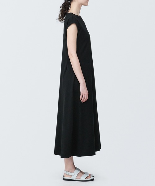 無印良品（ムジルシリョウヒン）の「婦人　汗じみしにくいノースリーブワンピース（ワンピース・レディース・バーガンディー/ブラック・XL/L/M/S）」の4枚目の写真