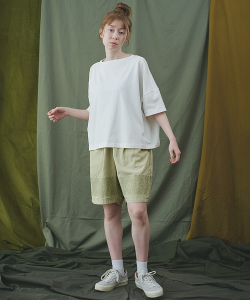 A.U.G. relaxing(オーグリラクシング)の「A.U.G. relaxing ワイド Tee (MADE IN JAPAN)(Tシャツ/カットソー・レディース・オフホワイト/ホワイト×ブラック/ブラック/ホワイト×ブラウン・FREE)」の7枚目の写真