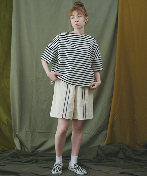 A.U.G. relaxing(オーグリラクシング)の「A.U.G. relaxing ワイド Tee (MADE IN JAPAN)(Tシャツ/カットソー・レディース・オフホワイト/ホワイト×ブラック/ブラック/ホワイト×ブラウン・FREE)」の5枚目の写真