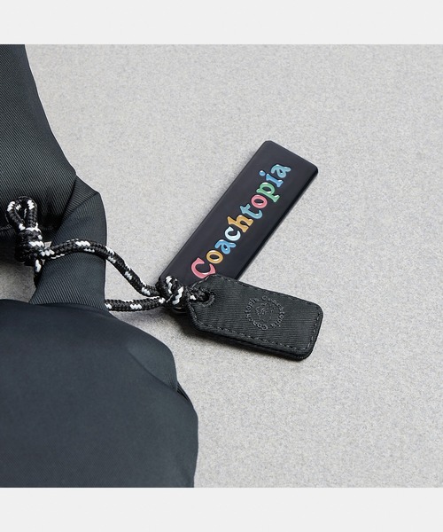 Coachtopia（コーチトピア）の「コーチトピア ループ パフィー ハート 