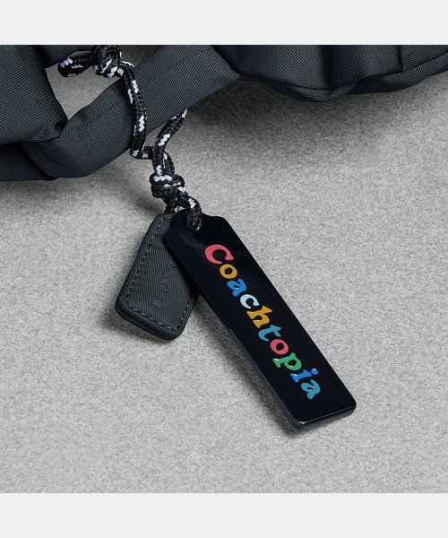 Coachtopia（コーチトピア）の「コーチトピア ループ パフィー ハート 