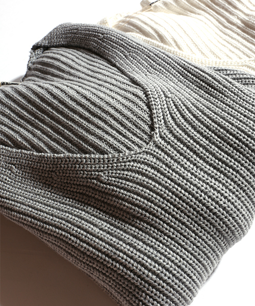 FREAK'S STORE（フリークスストア）の「畦編みコットンVネックニット（ニット/セーター・レディース・ネイビー/ホワイト/グレー・ﾌﾘ-）」の9枚目の写真