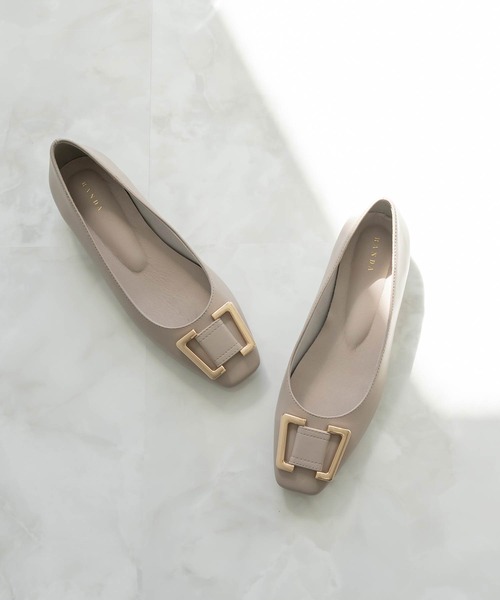 RANDA（ランダ）の「ゴールドパーツスクエアトゥパンプス（パンプス・レディース・アイボリー/ブラック/グレー・23.5/23/24.5/24/22/25/25.5/22.5）」の3枚目の写真