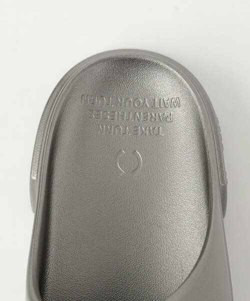 PAES（ペイズ）の「＜PAES＞SLIDE GLITTER サンダル（サンダル・レディース・シルバー/ダークブラウン・23cm/25cm/24cm）」の13枚目の写真