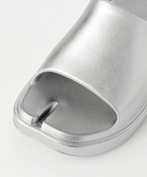 PAES（ペイズ）の「＜PAES＞SLIDE GLITTER サンダル（サンダル・レディース・シルバー/ダークブラウン・23cm/25cm/24cm）」の9枚目の写真