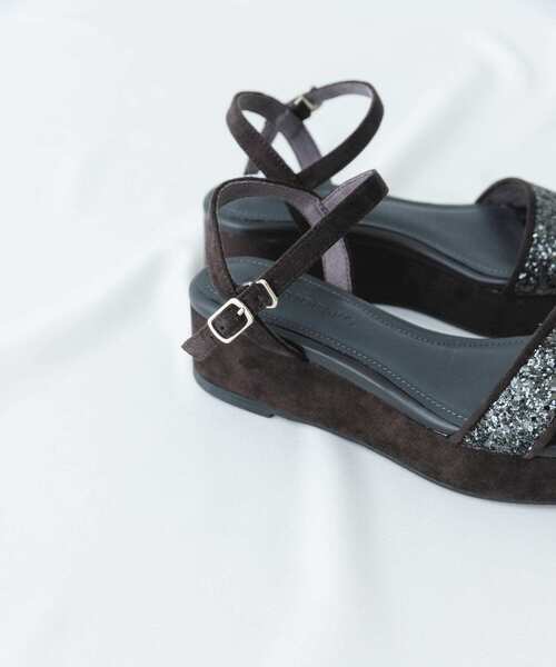 RODE SKO（ロデスコ）の「グリッターアンクルサンダル（サンダル・レディース・ベージュ/ブラック・36/37/38）」の4枚目の写真