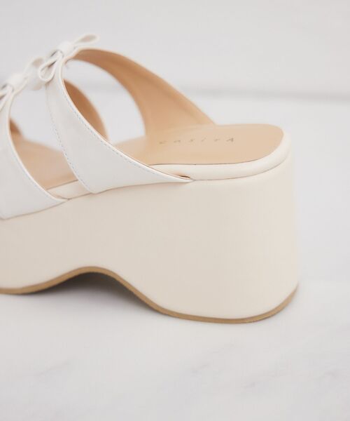 ems excite(エムズエキサイト)の「リボンサンダル(サンダル・レディース・ブラック/シルバー/オフホワイト・LARGE/MEDIUM)」の17枚目の写真