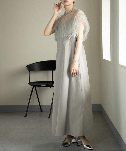 MAISON BREEZE(メゾンブリーズ)の「【MAISON BREEZE】チュール×クレープ ドッキングフリルワンピース 224-487-3466 DTK(ワンピース・レディース・グレイッシュベージュ/ブラック/グレー・FREE)」の1枚目の写真
