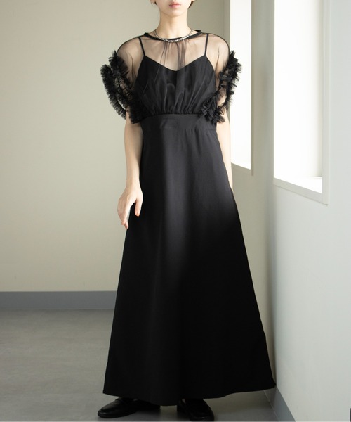 MAISON BREEZE(メゾンブリーズ)の「【MAISON BREEZE】チュール×クレープ ドッキングフリルワンピース 224-487-3466 DTK(ワンピース・レディース・グレイッシュベージュ/ブラック/グレー・FREE)」の4枚目の写真