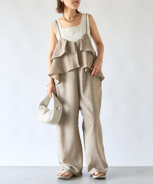 un dix cors（アンディコール）の「《ボリューミーなフリルがポイントに！》フリルサロペット（サロペット/オーバーオール・レディース・ブラック/グレイッシュベージュ・FREE）」の15枚目の写真