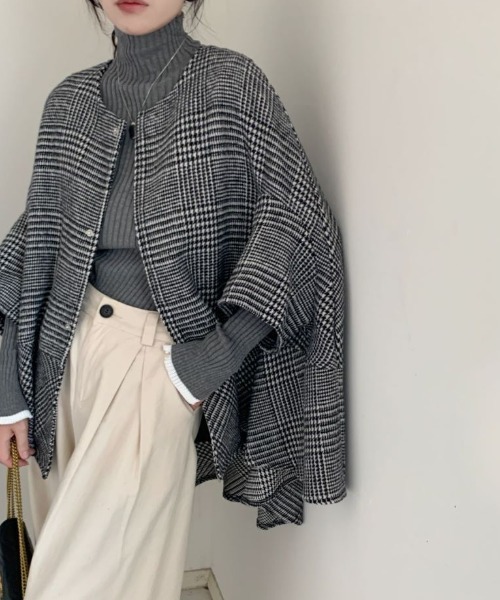 ABITOKYO（アビトーキョー）の「オーバーサイズドルマンポンチョコート（ポンチョ・レディース・グレー系その他3/ブラック系その他2/ベージュ系その他/ブラウン系その他/グレー系その他/ブラック系その他/チャコールグレー/モカ・L/M）」の2枚目の写真