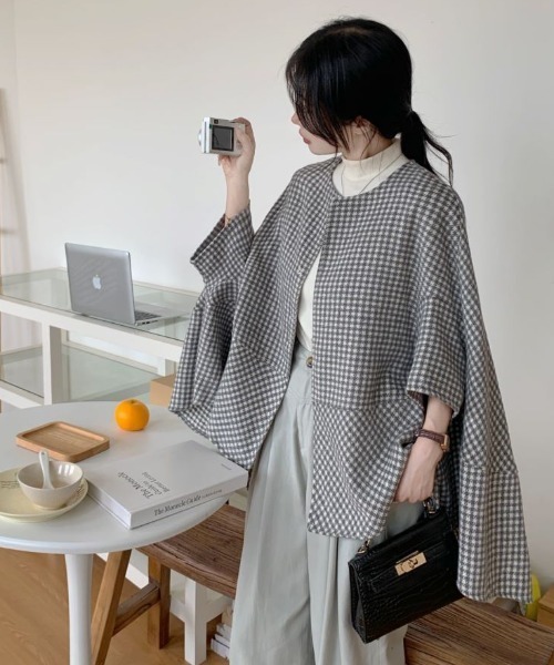 ABITOKYO（アビトーキョー）の「オーバーサイズドルマンポンチョコート（ポンチョ・レディース・グレー系その他3/ブラック系その他2/ベージュ系その他/ブラウン系その他/グレー系その他/ブラック系その他/チャコールグレー/モカ・L/M）」の6枚目の写真