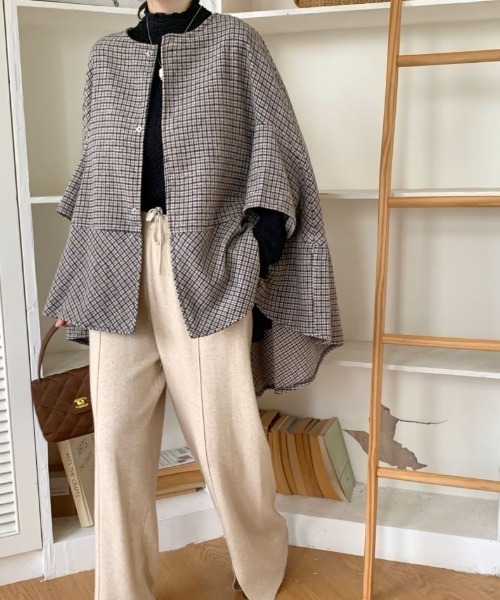 ABITOKYO（アビトーキョー）の「オーバーサイズドルマンポンチョコート（ポンチョ・レディース・グレー系その他3/ブラック系その他2/ベージュ系その他/ブラウン系その他/グレー系その他/ブラック系その他/チャコールグレー/モカ・L/M）」の11枚目の写真