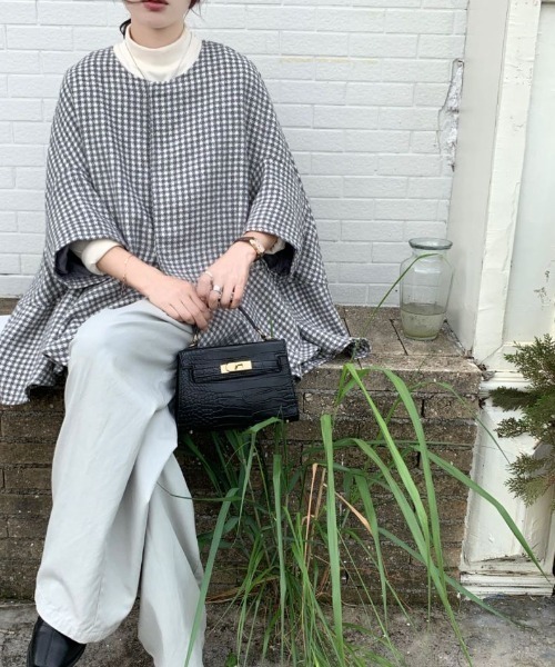 ABITOKYO（アビトーキョー）の「オーバーサイズドルマンポンチョコート（ポンチョ・レディース・グレー系その他3/ブラック系その他2/ベージュ系その他/ブラウン系その他/グレー系その他/ブラック系その他/チャコールグレー/モカ・L/M）」の10枚目の写真