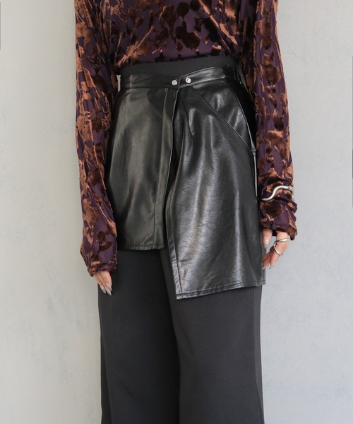 &g'aime（アンジェム）の「【&g’aime】合皮ラップスカート　SYNTHETIC LEATHER WRAP SKIRT（スカート・レディース・グレー/アイボリー/ブラック・FREE）」の3枚目の写真