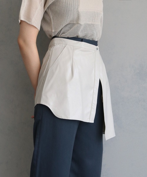 &g'aime（アンジェム）の「【&g’aime】合皮ラップスカート　SYNTHETIC LEATHER WRAP SKIRT（スカート・レディース・グレー/アイボリー/ブラック・FREE）」の6枚目の写真