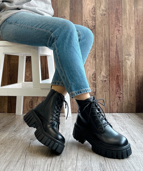 Noubel Voug Relax（ヌーベルヴォーグリラックス）の「厚底トラックソール レースアップショートブーツ（ブーツ・レディース・ブラック/シルバー・3L/LL/L/M/S）」の2枚目の写真