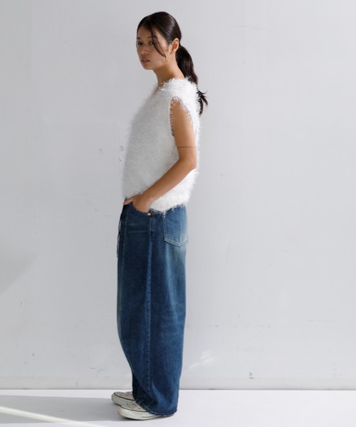 AMERICAN RAG CIE(アメリカンラグシー)の「【ARC】ダンスフェザーVネックベスト(ベスト・レディース・オフホワイト/ライトブルー/チャコール・FREE)」の6枚目の写真