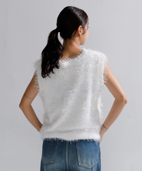 AMERICAN RAG CIE(アメリカンラグシー)の「【ARC】ダンスフェザーVネックベスト(ベスト・レディース・オフホワイト/ライトブルー/チャコール・FREE)」の10枚目の写真