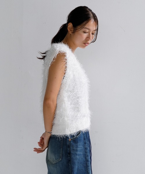 AMERICAN RAG CIE(アメリカンラグシー)の「【ARC】ダンスフェザーVネックベスト(ベスト・レディース・オフホワイト/ライトブルー/チャコール・FREE)」の9枚目の写真