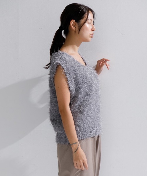 AMERICAN RAG CIE(アメリカンラグシー)の「【ARC】ダンスフェザーVネックベスト(ベスト・レディース・オフホワイト/ライトブルー/チャコール・FREE)」の15枚目の写真